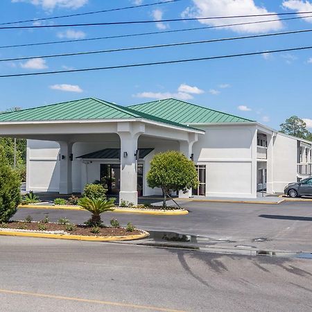 Motel 6 Уейкрос Екстериор снимка