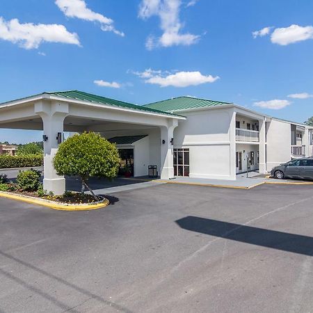 Motel 6 Уейкрос Екстериор снимка