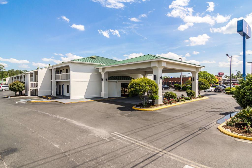 Motel 6 Уейкрос Екстериор снимка